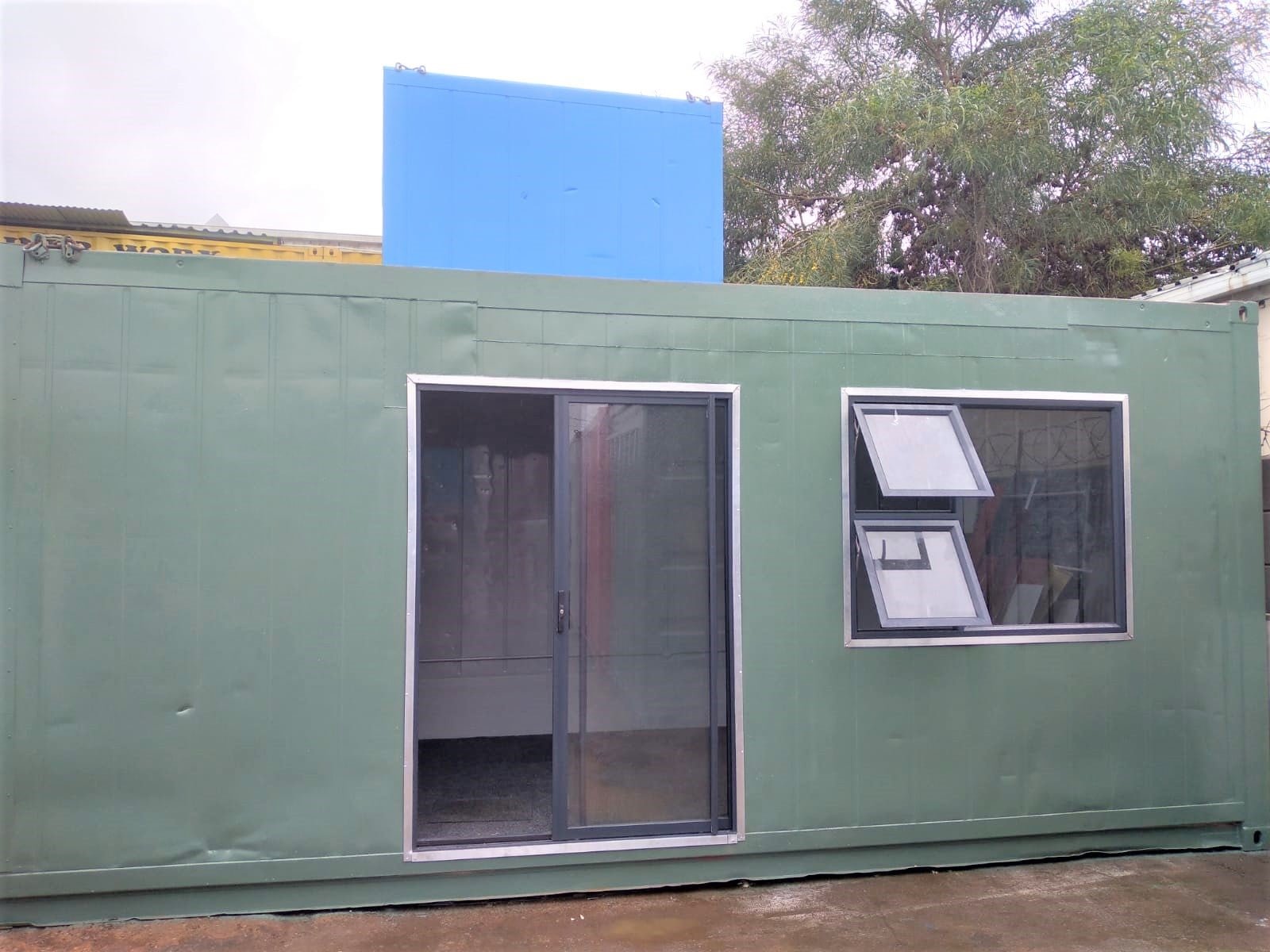 20ft fully insulated executive site office r26,000